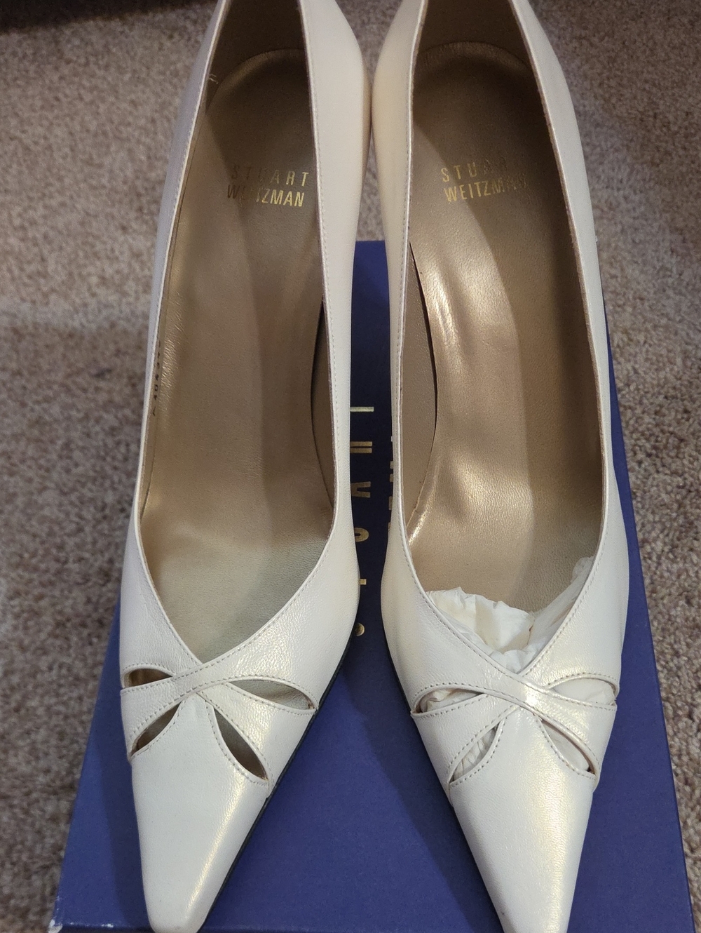 Stuart Weitzman Ivory Pointed-Toe Cutout Pumps Vintage 9.5 NIB